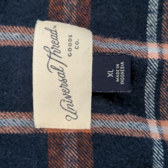 Navy, peach and white women's flannel - Picture 6 of 7